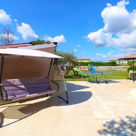 Holiday home Mit Privatpool Fuer 8 Personen Ca 250 Qm In Radetici, Istrien Binnenland Von Istrien Tinjan