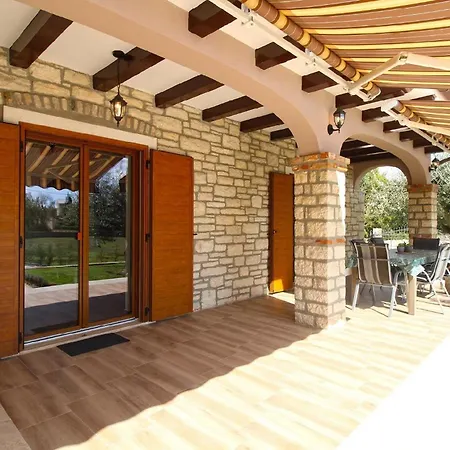 Holiday home Mit Privatpool Fuer 8 Personen Ca 250 Qm In Radetici, Istrien Binnenland Von Istrien Tinjan