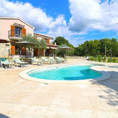 Holiday home Mit Privatpool Fuer 8 Personen Ca 250 Qm In Radetici, Istrien Binnenland Von Istrien