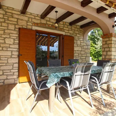 Mit Privatpool Fuer 8 Personen Ca 250 Qm In Radetici, Istrien Binnenland Von Istrien Holiday home Tinjan