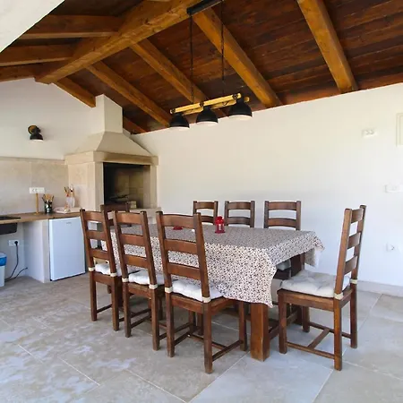 Hébergement de vacances Mit Privatpool Fuer 8 Personen Ca 250 Qm In Radetici, Istrien Binnenland Von Istrien *