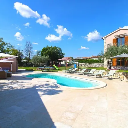 Holiday home Mit Privatpool Fuer 8 Personen Ca 250 Qm In Radetici, Istrien Binnenland Von Istrien *