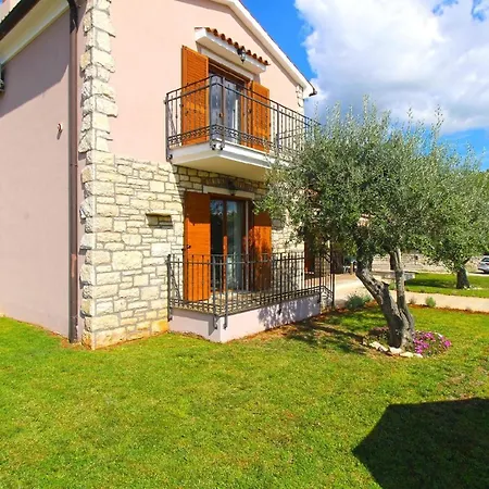 Mit Privatpool Fuer 8 Personen Ca 250 Qm In Radetici, Istrien Binnenland Von Istrien Holiday home